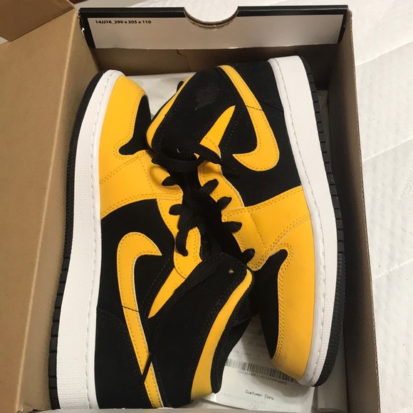 Jordan Shoes - Air Jordan 1 size 6y